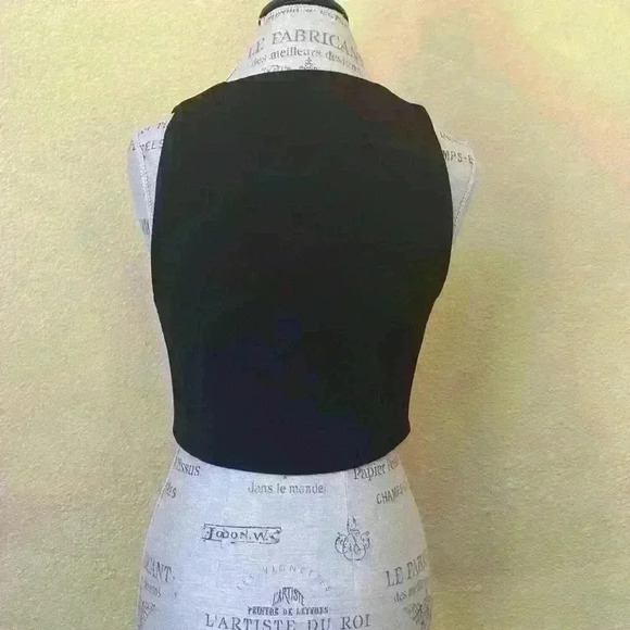 Merci Black Two Button V-Neck Black Cropped Vest Size Medium New With Tag! - Picture 4 of 7